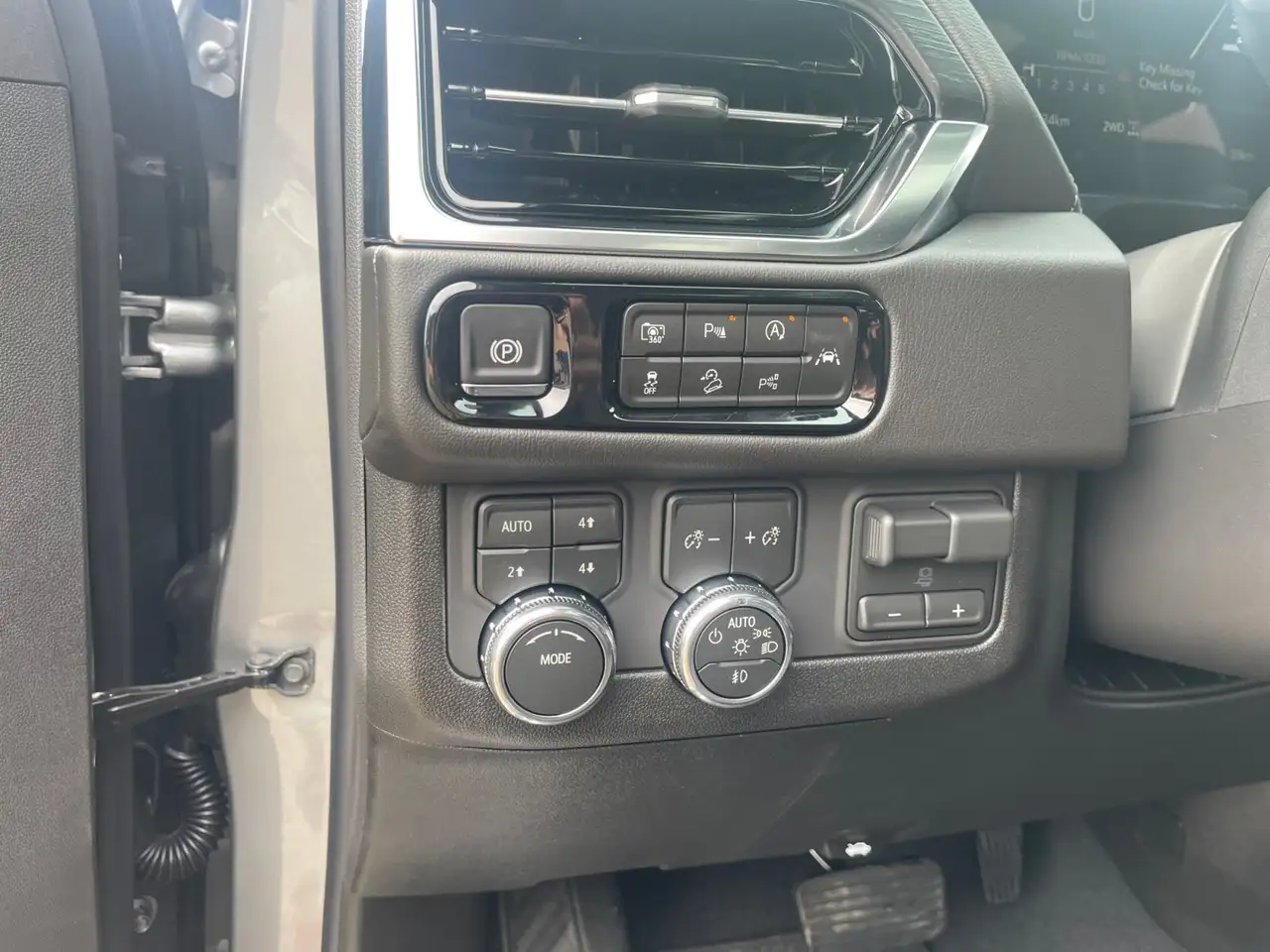 GMC Yukon снимка GMC Yukon