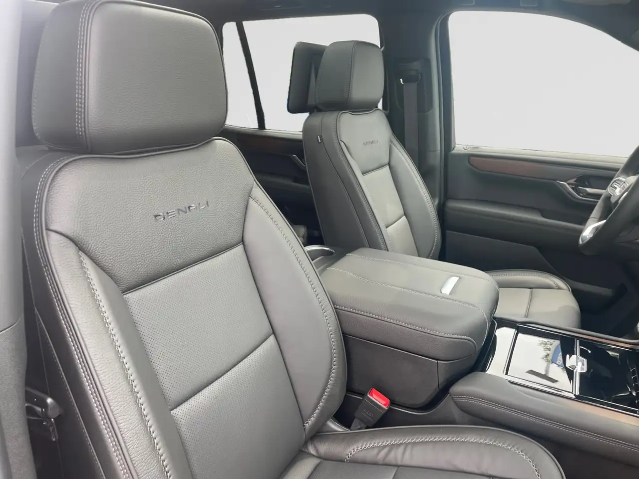 GMC Yukon снимка GMC Yukon