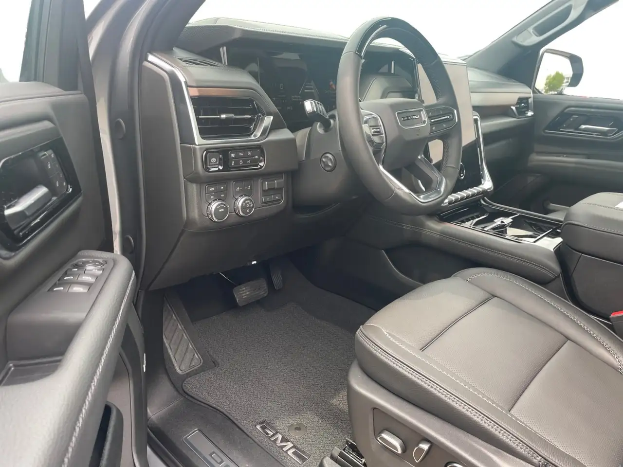 GMC Yukon снимка GMC Yukon