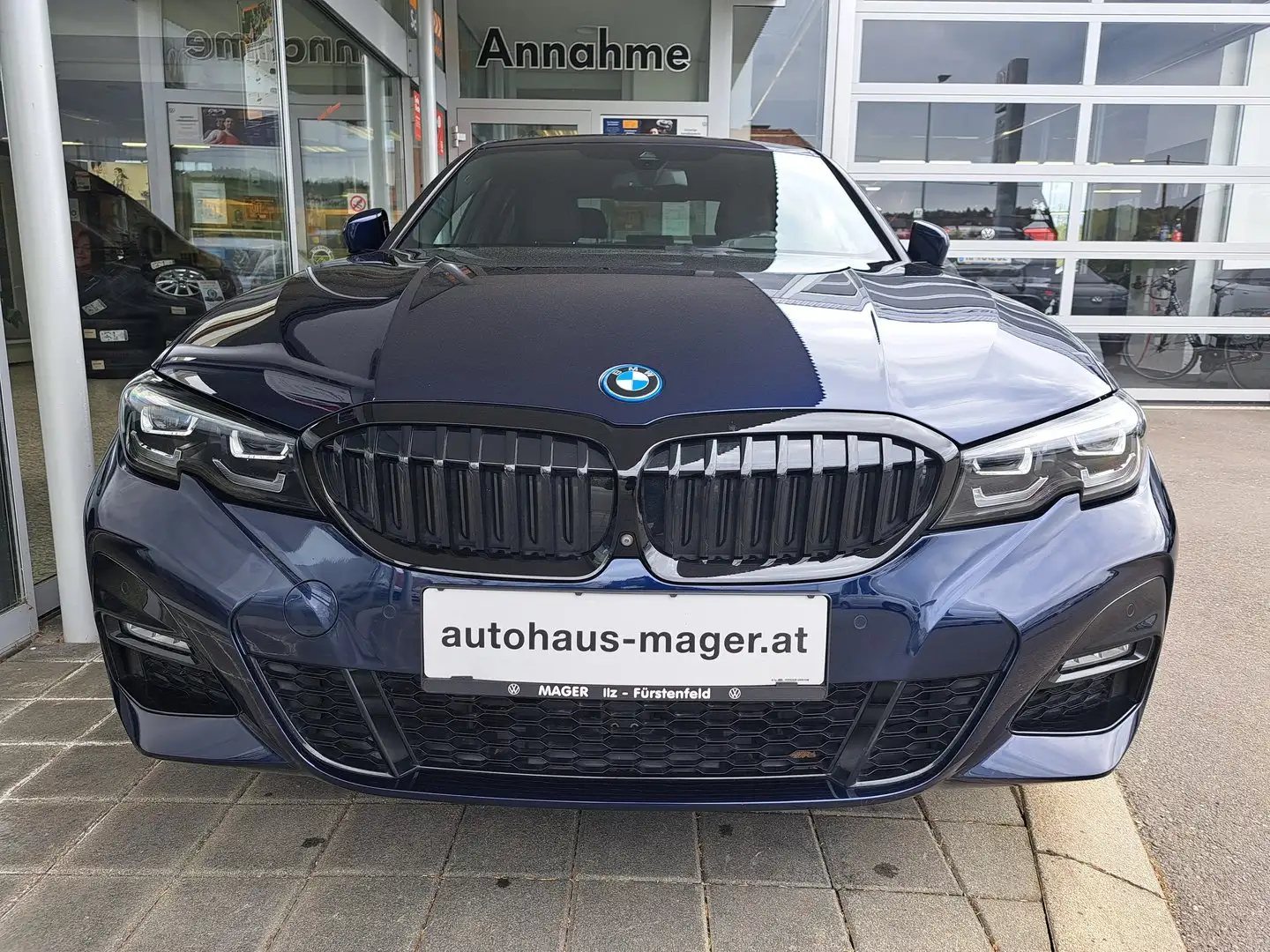 BMW 330 BMW 3 Lim. 330e xDrive M Sport Blau - 2