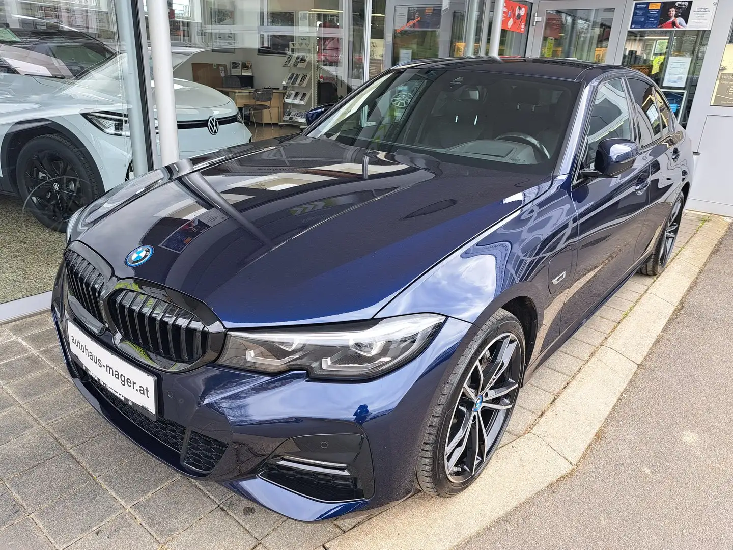 BMW 330 BMW 3 Lim. 330e xDrive M Sport Blau - 1