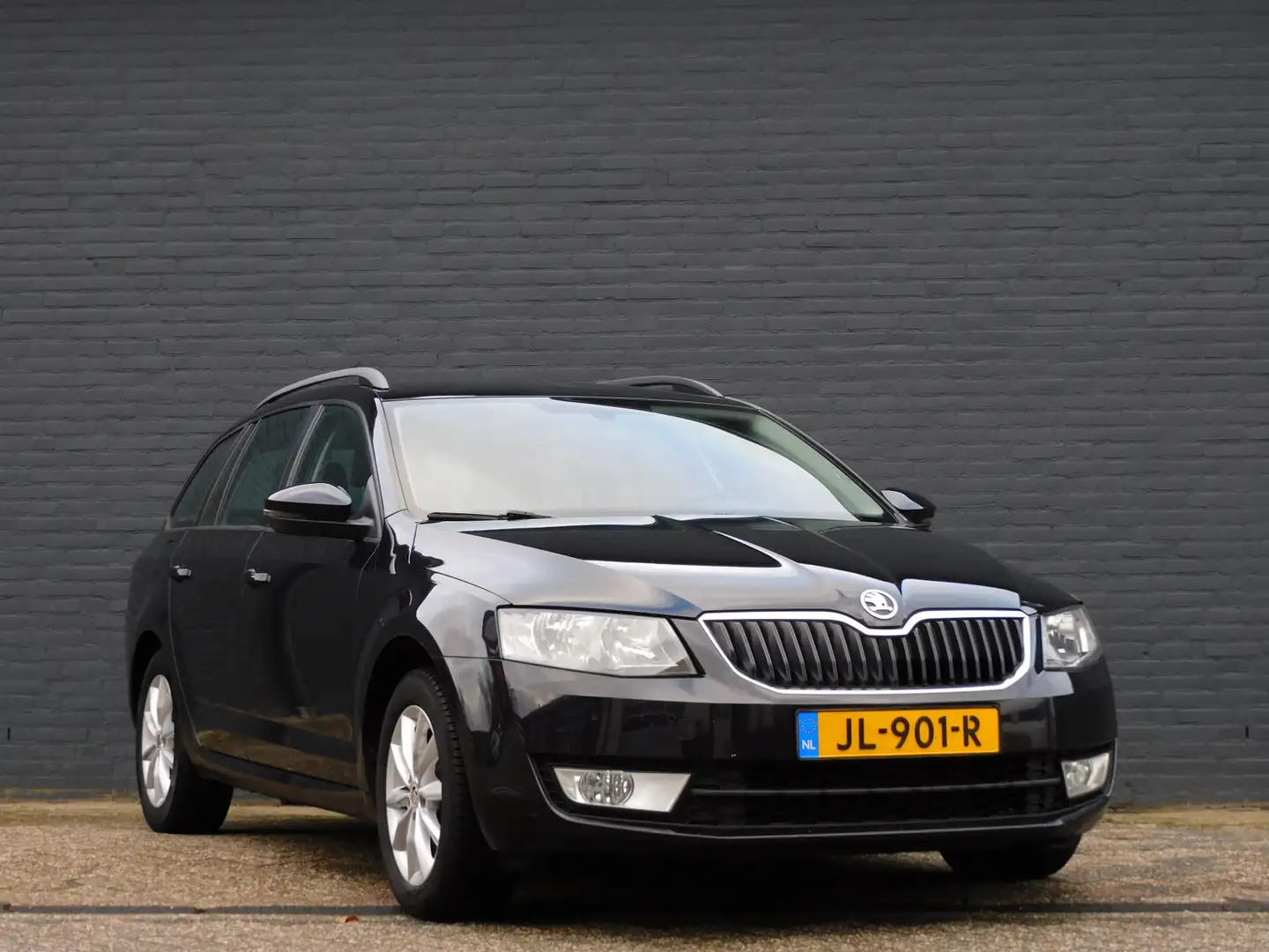 Skoda Octavia Combi 1.6 TDI Greentech Ambition Business 2e EIGEN Noir - 2