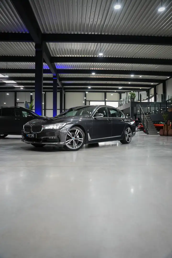 BMW 740 740eA Plug-In Hybrid - HUD - ACC - Massage stoelen Gris - 2