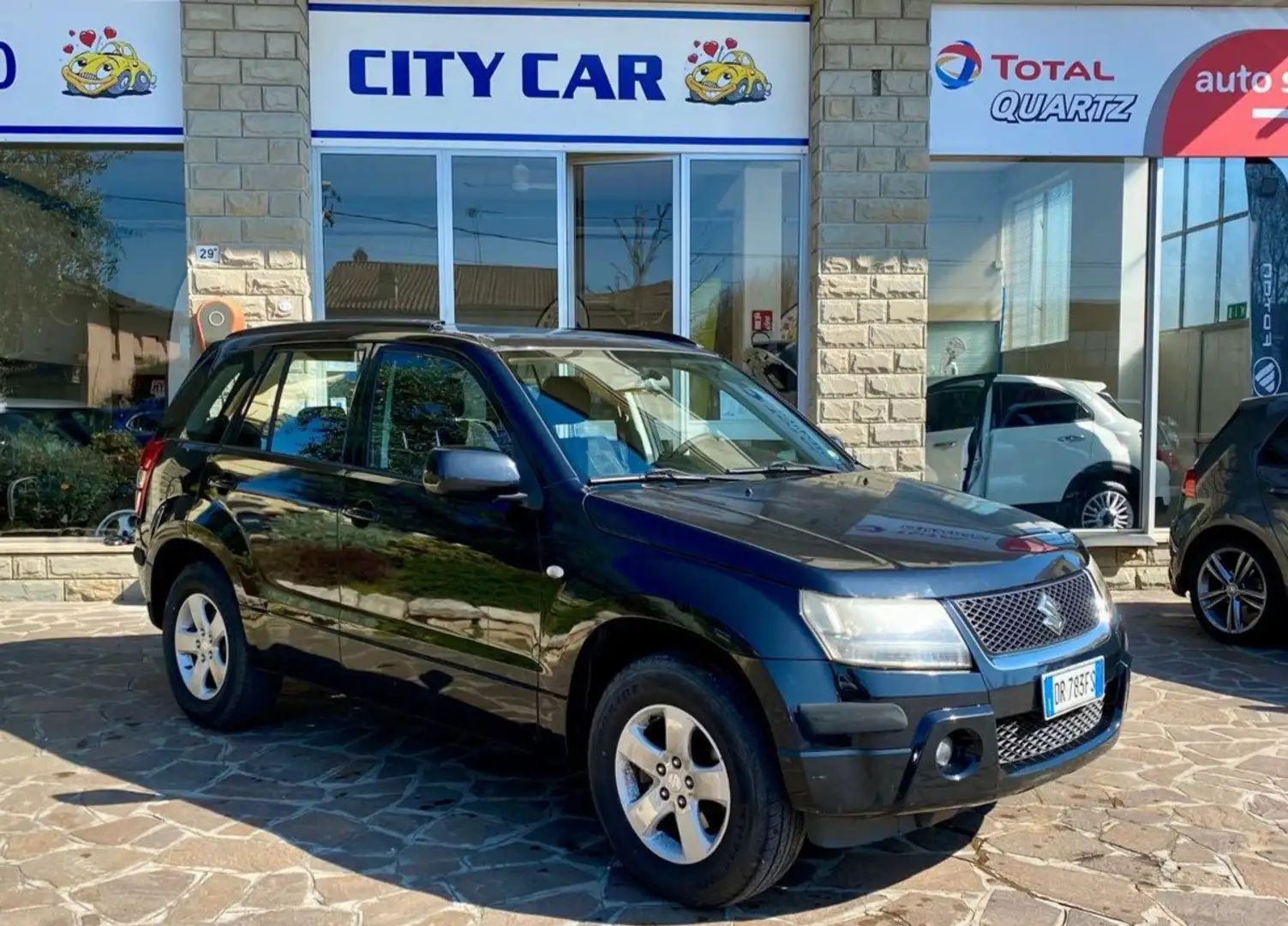 Suzuki Grand Vitara 5p 2.0 16v Schwarz - 1