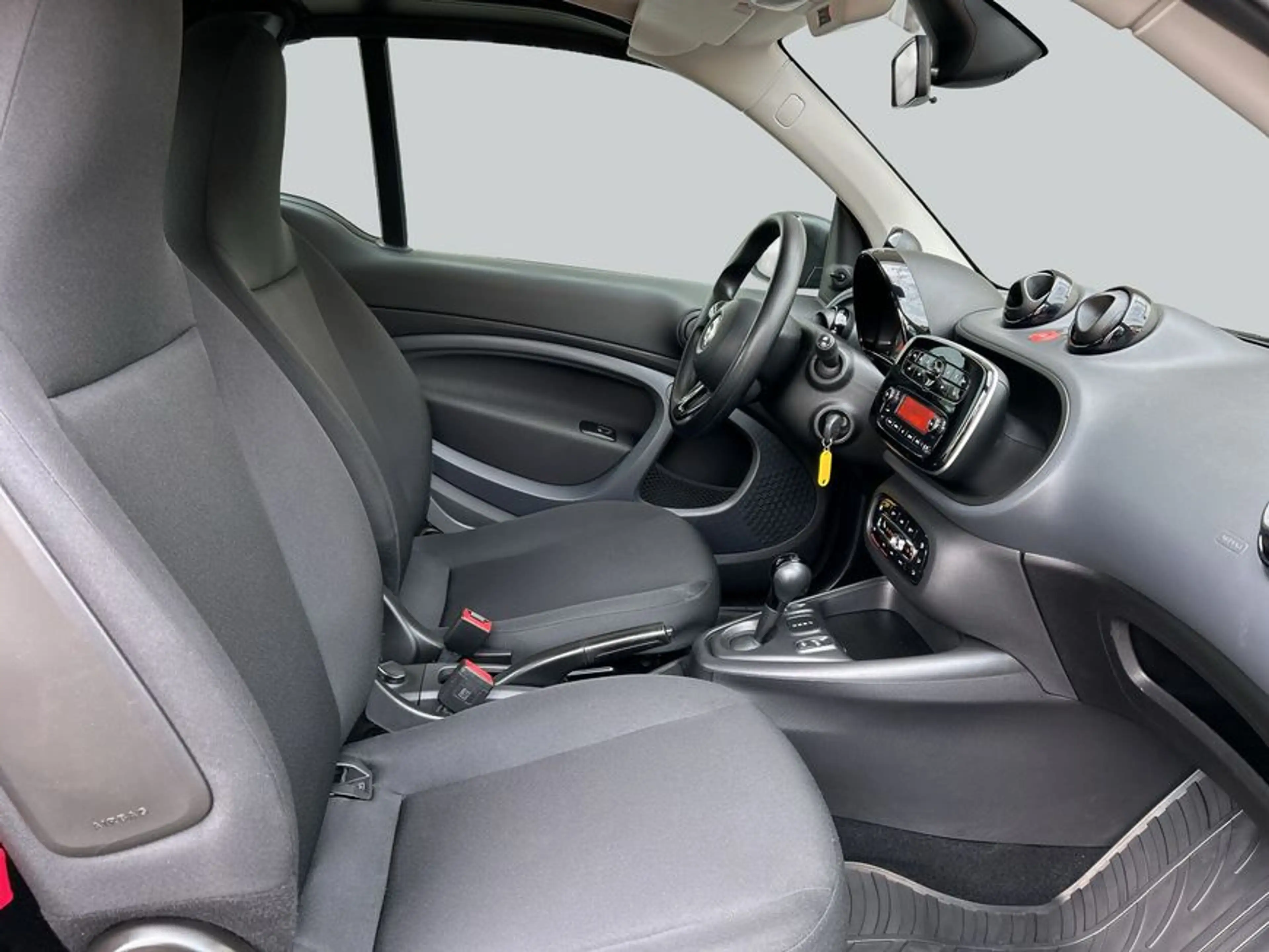 smart forTwo Fortwo Cabrio EQ — photo 13