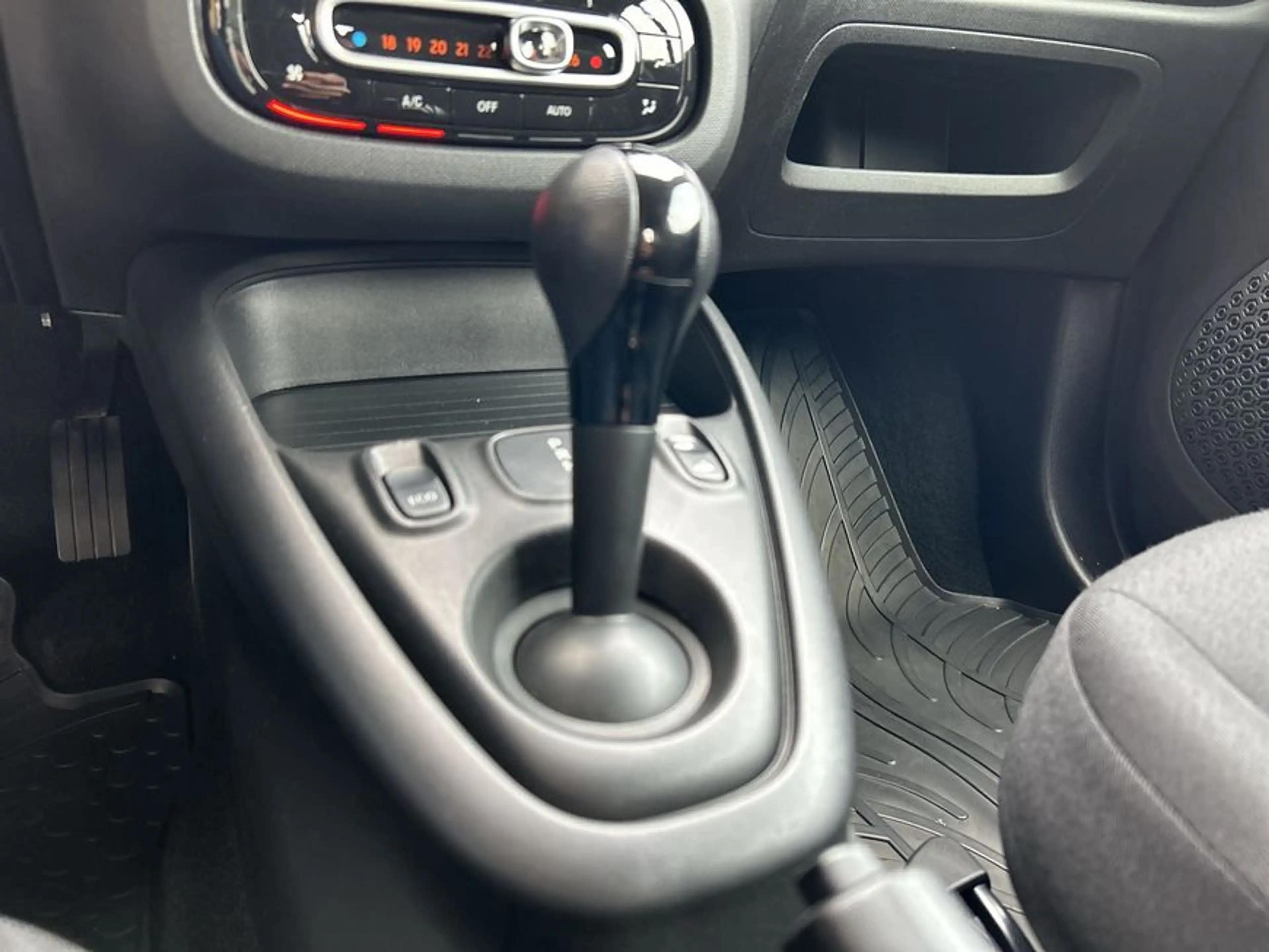 smart forTwo Fortwo Cabrio EQ — photo 12