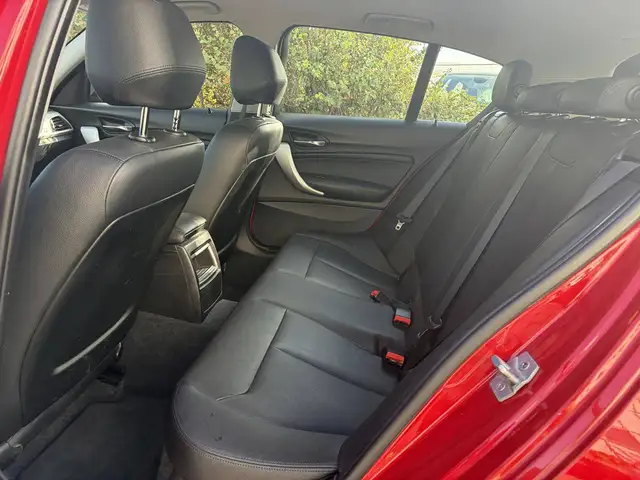 BMW 1 Series view 10