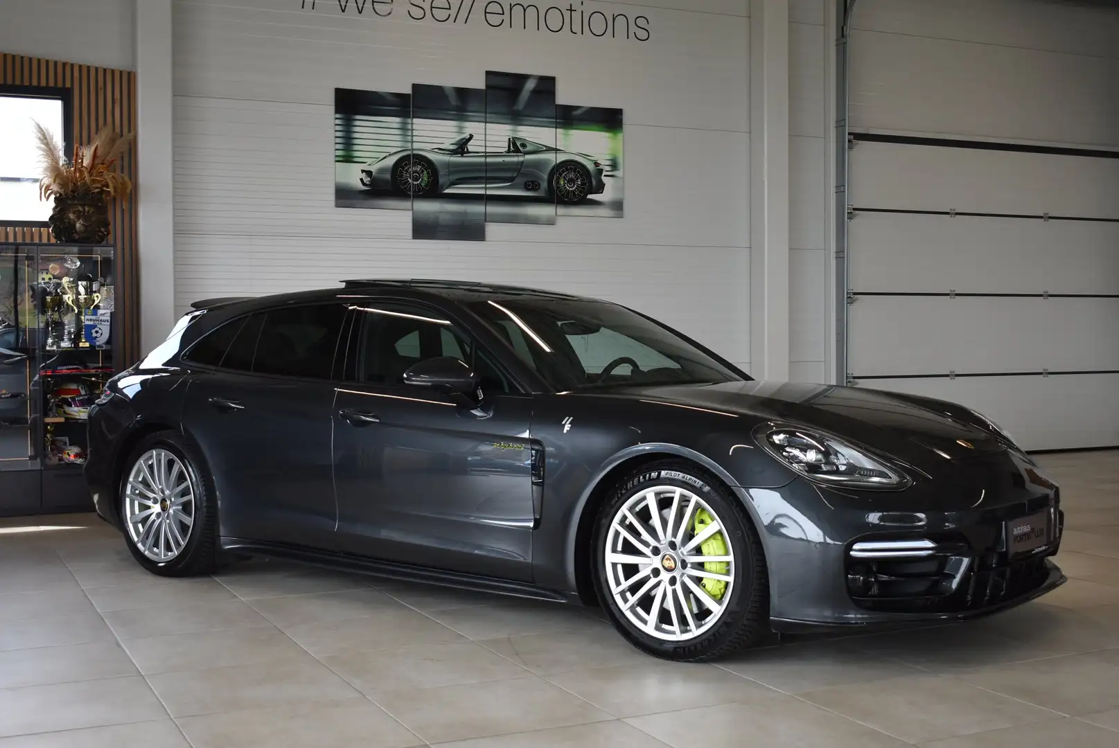 Porsche Panamera 4 E-Hybrid ST//Sport Design//Approved 02/28 Grau - 1