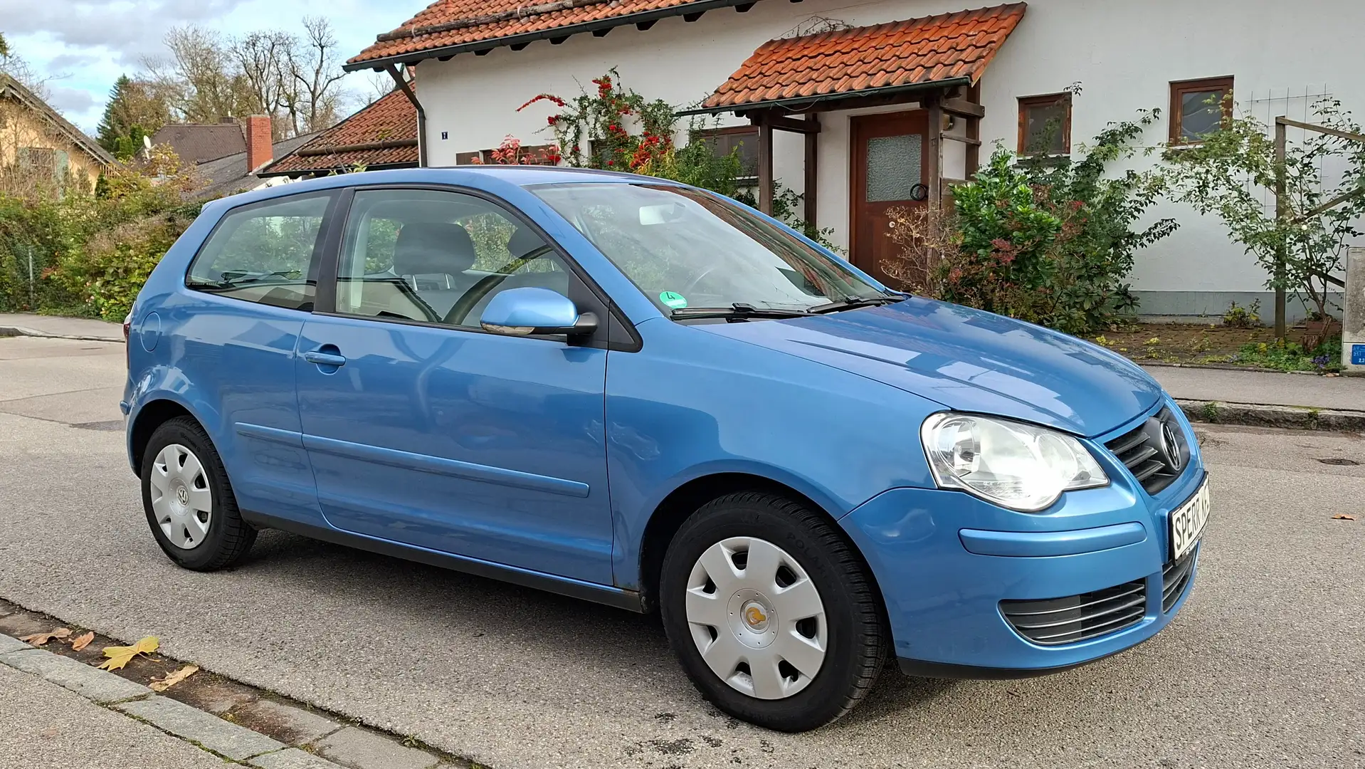 Volkswagen Polo Polo 1,4i Comfortl.AutomatikESP PDC SHZ TÜV8/27 Blau - 1