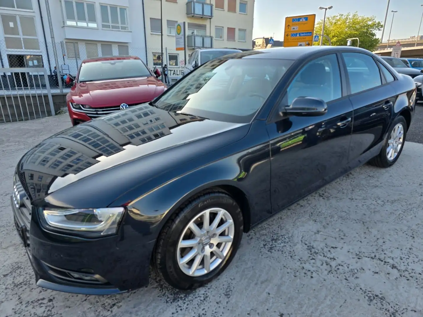 Audi A4 Lim. Attraction 1,8 TFSI NAVI*TEMPOMAT Bleu - 1