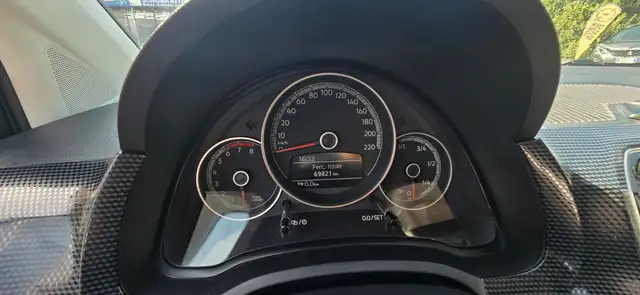 Volkswagen up! view 9