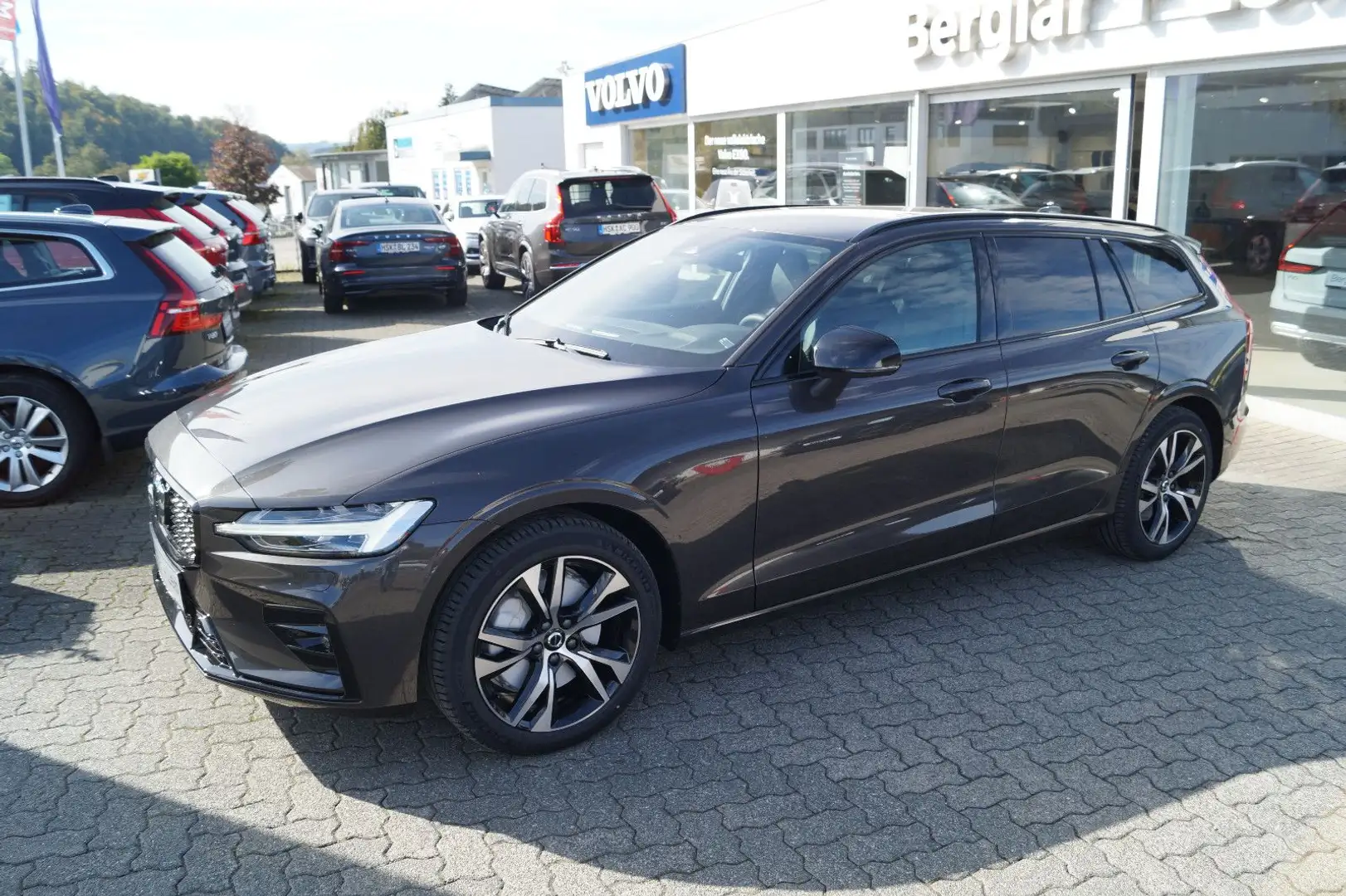 Volvo V60 B4 Diesel Plus Dark Aut/AHK/BLIS/ACC/VollLED Grau - 2
