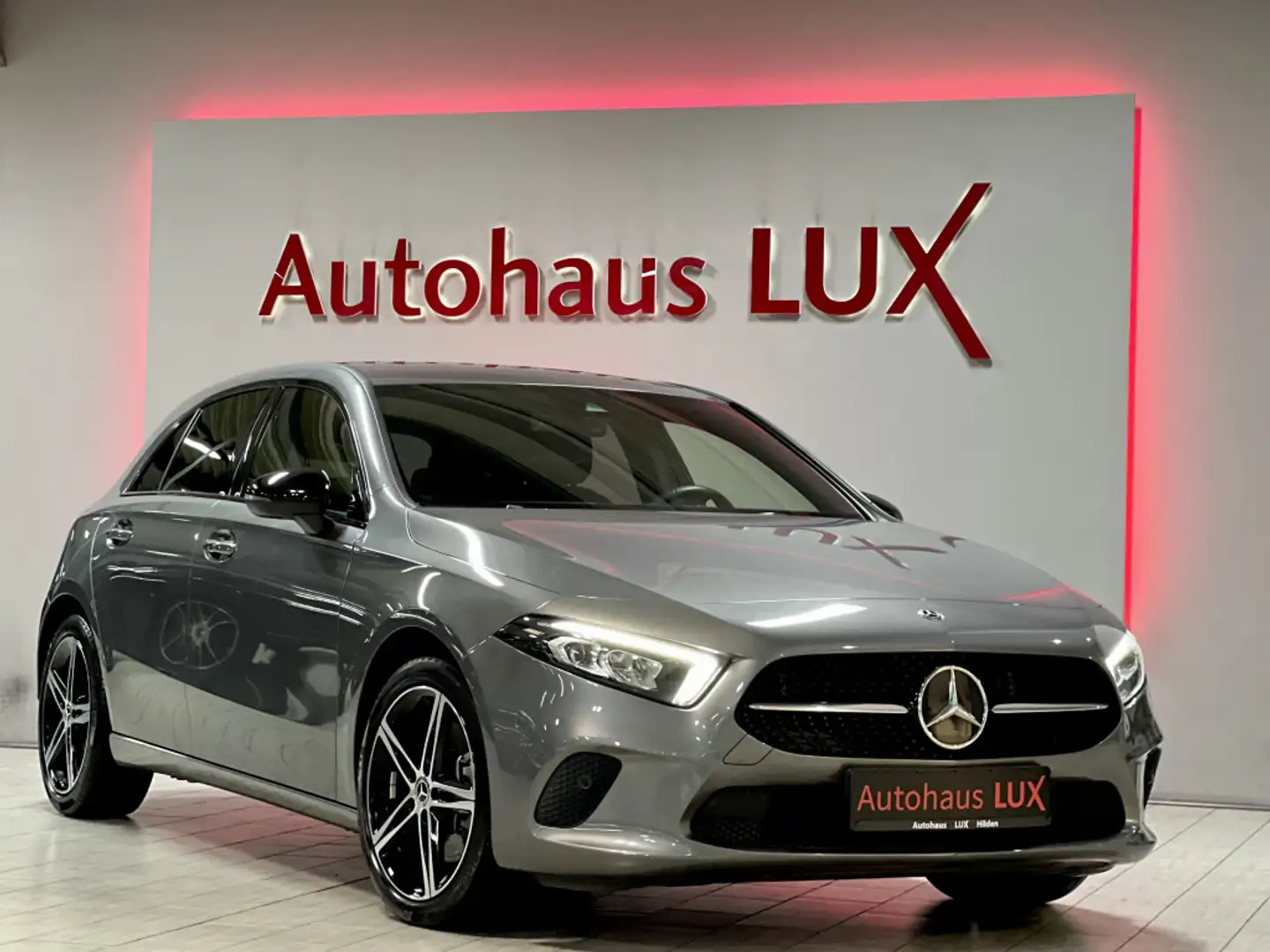 Mercedes-Benz A 250 224PS*AUTOMATIK*AHK*LED*WIDE*NIGHT*R-KAM* Grau - 1