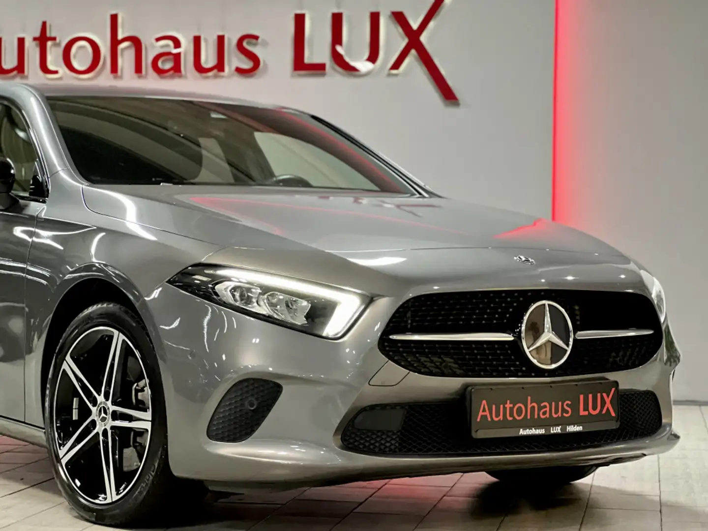 Mercedes-Benz A 250 224PS*AUTOMATIK*AHK*LED*WIDE*NIGHT*R-KAM* Grau - 2