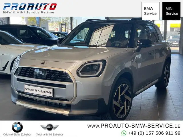 MINI Cooper C Countryman C Favoured Trim Paket XL / 19 Zoll