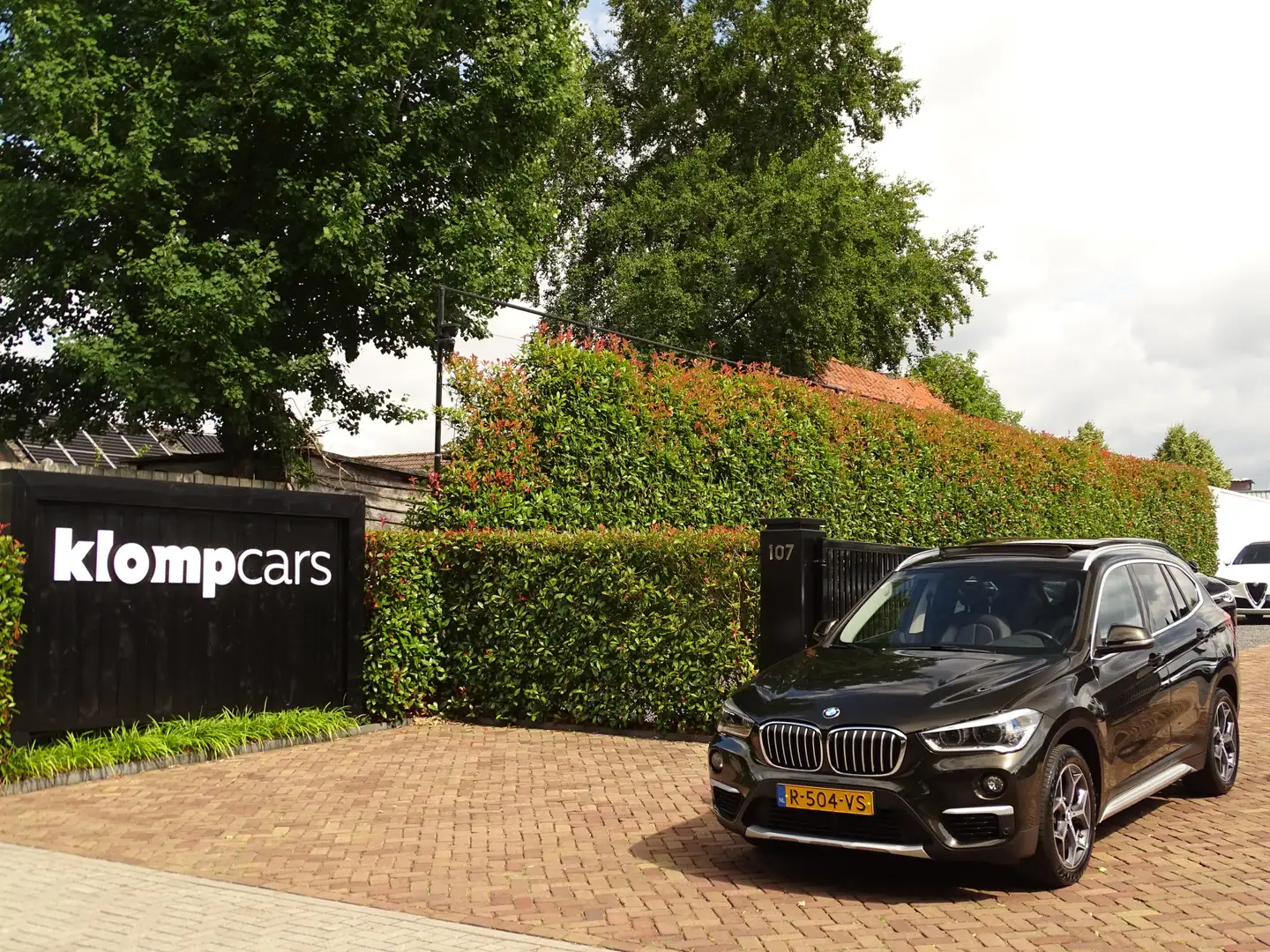 BMW X1 sDrive18i Executive | Pano | Leer | 18inch | X-Lin Bruin - 2