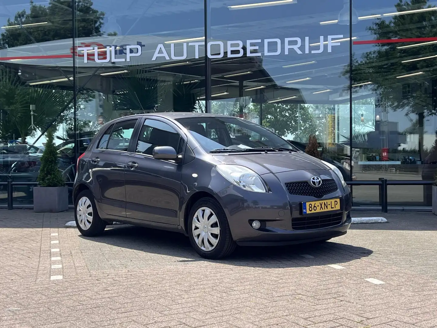 Toyota Yaris 1.3 VVTi Sol 5 deurs Airco 2e Eig Dealer NAP Gri - 2