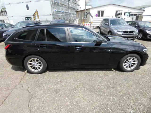 BMW 3 Series view 9