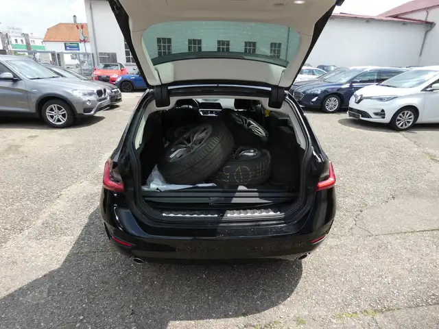 BMW 3 Series view 6