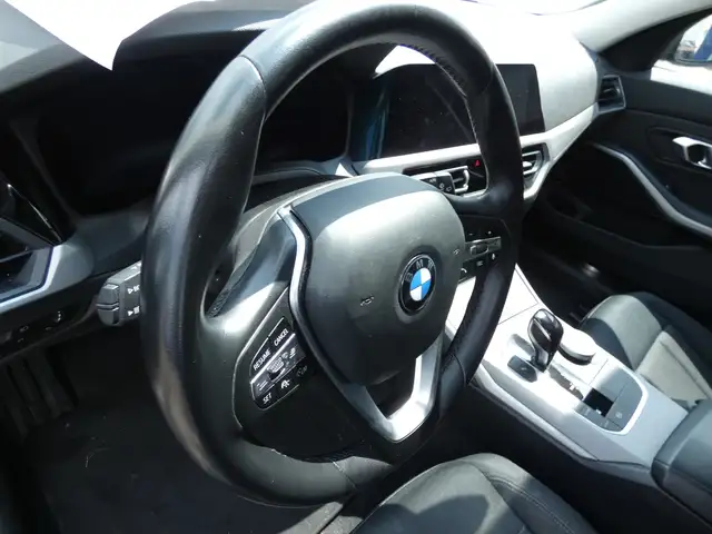 BMW 3 Series view 13