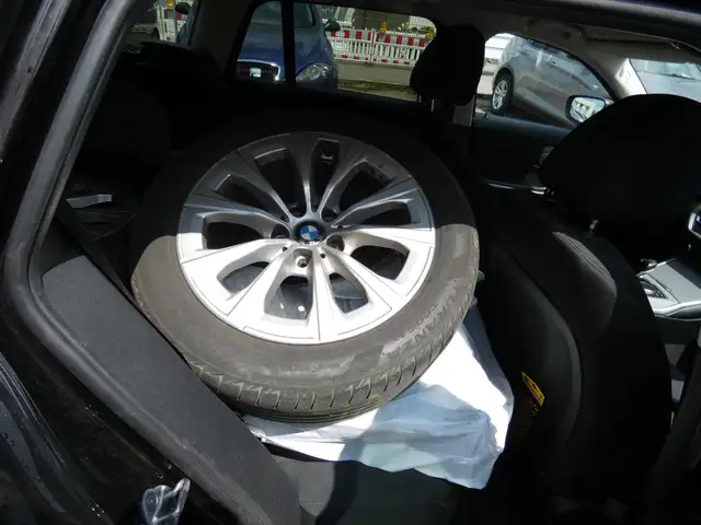 BMW 3 Series view 10