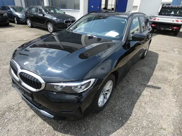 BMW 3 Series view 3