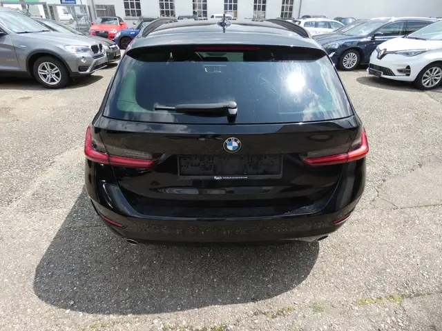BMW 3 Series view 5