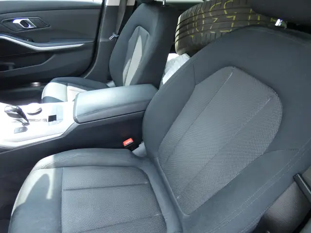 BMW 3 Series view 14