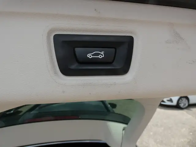 BMW 3 Series view 8