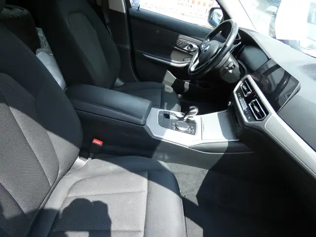 BMW 3 Series view 12