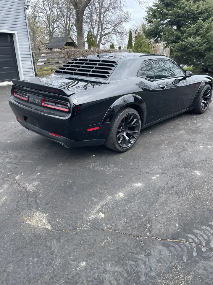 Dodge Challenger снимка Dodge Challenger