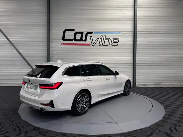 BMW 3 Series view 3