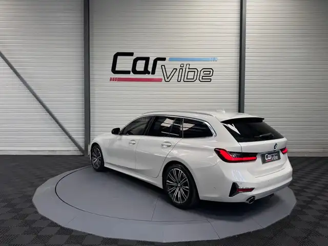 BMW 3 Series view 5