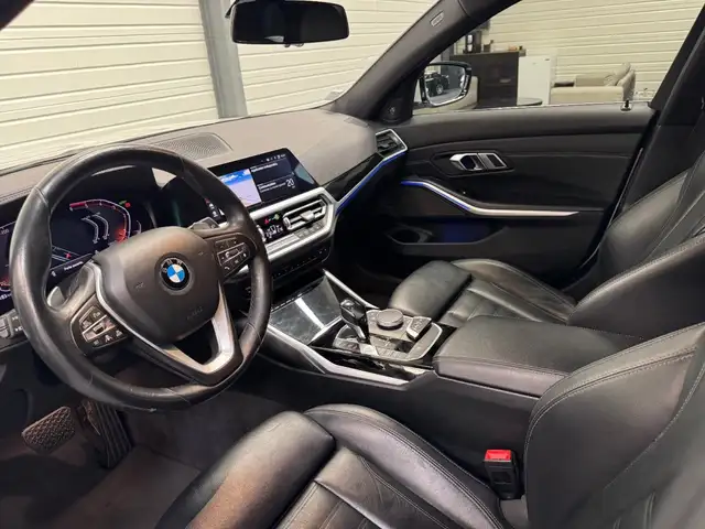 BMW 3 Series view 10