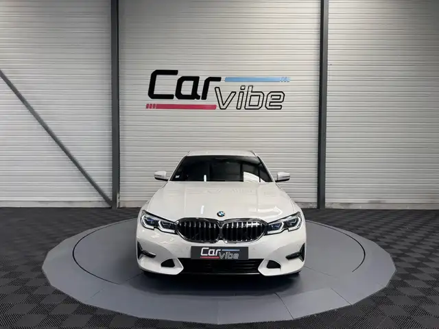 BMW 3 Series view 8