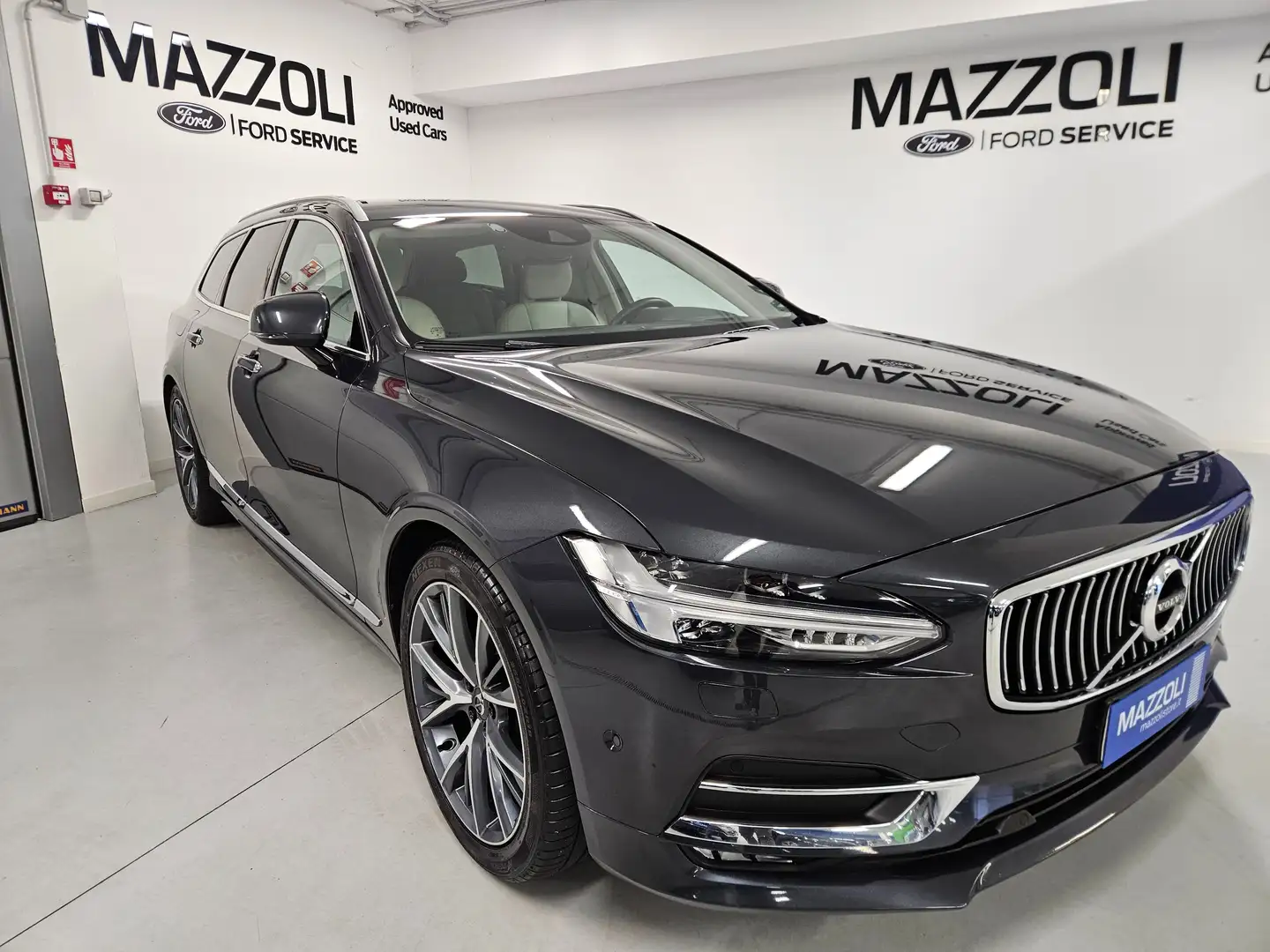 Volvo V90 2.0 d4 Inscription geartronic Grijs - 1