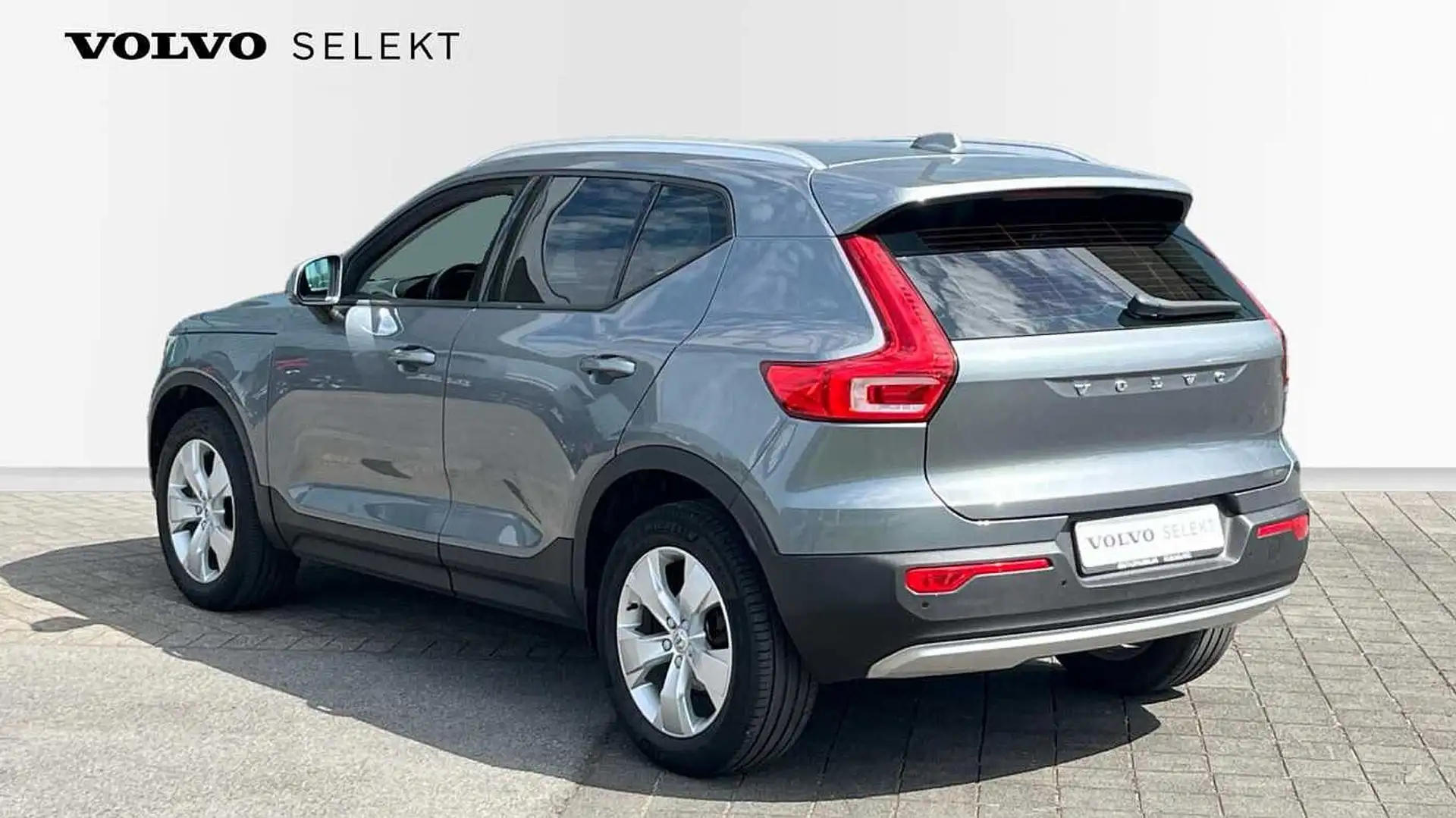 Volvo XC40 D3 D3 Momentum | Elektr koffer | Sensus Navi | Par Grey - 2