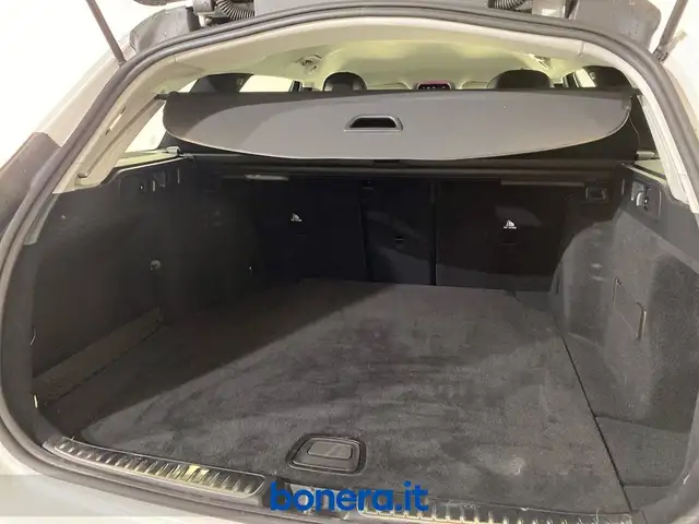 Mercedes-Benz C-Class view 9