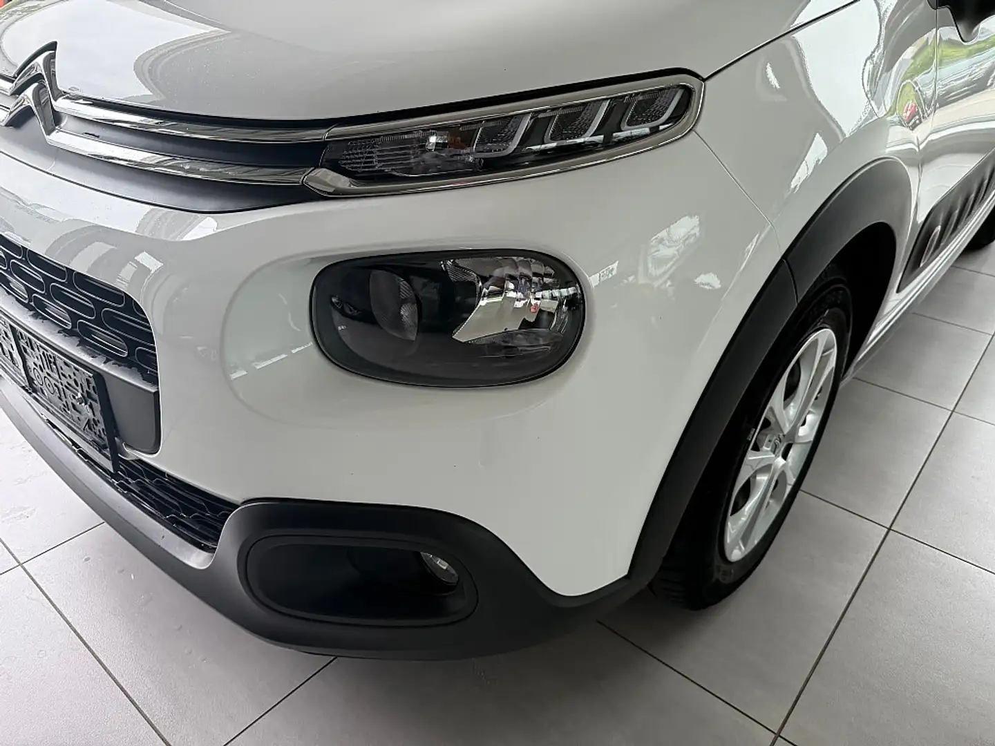Citroen C3 PureTech 82 5-Gang-Manuell Feel Weiß - 2