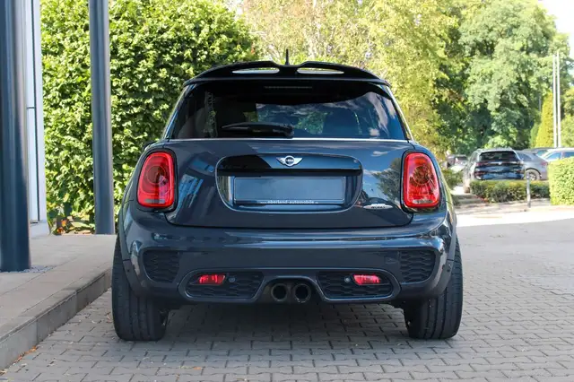Mini Hatch view 6