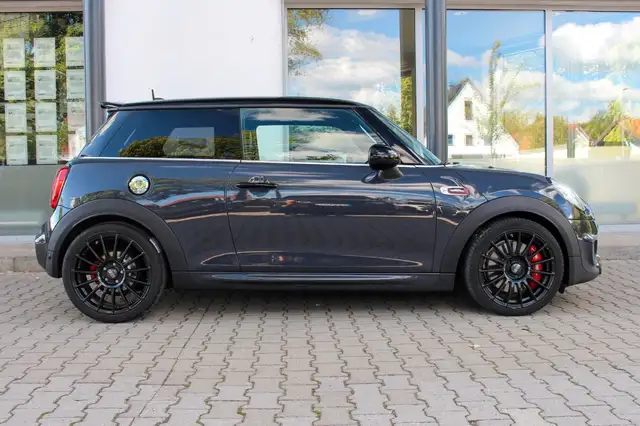 Mini Hatch view 4