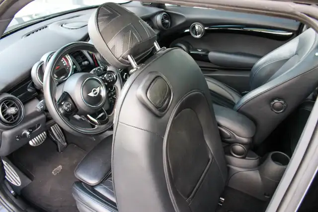 Mini Hatch view 13
