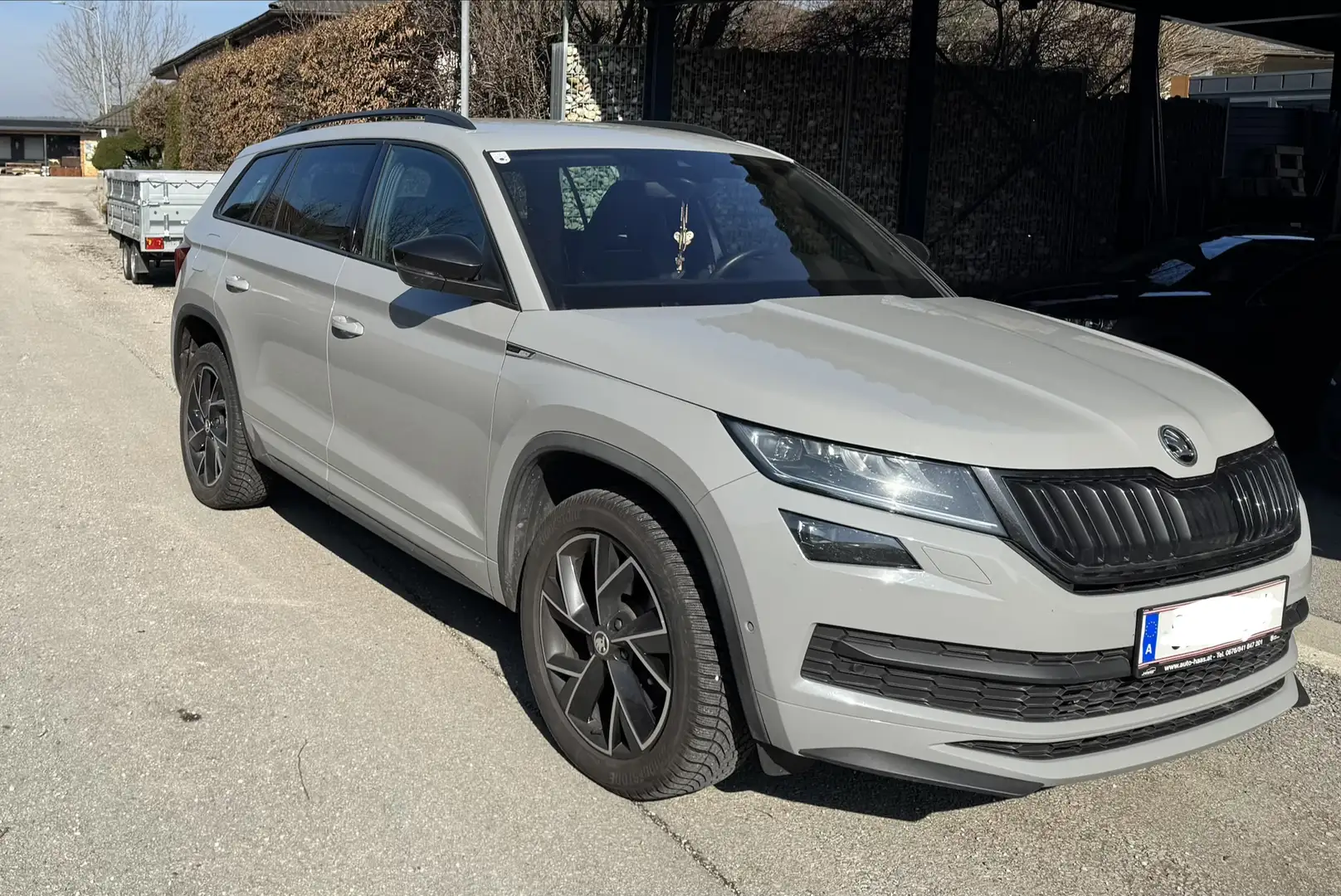Skoda Kodiaq Kodiaq 2,0 TDI SCR 4x4 Sportline DSG Sportline Grau - 1