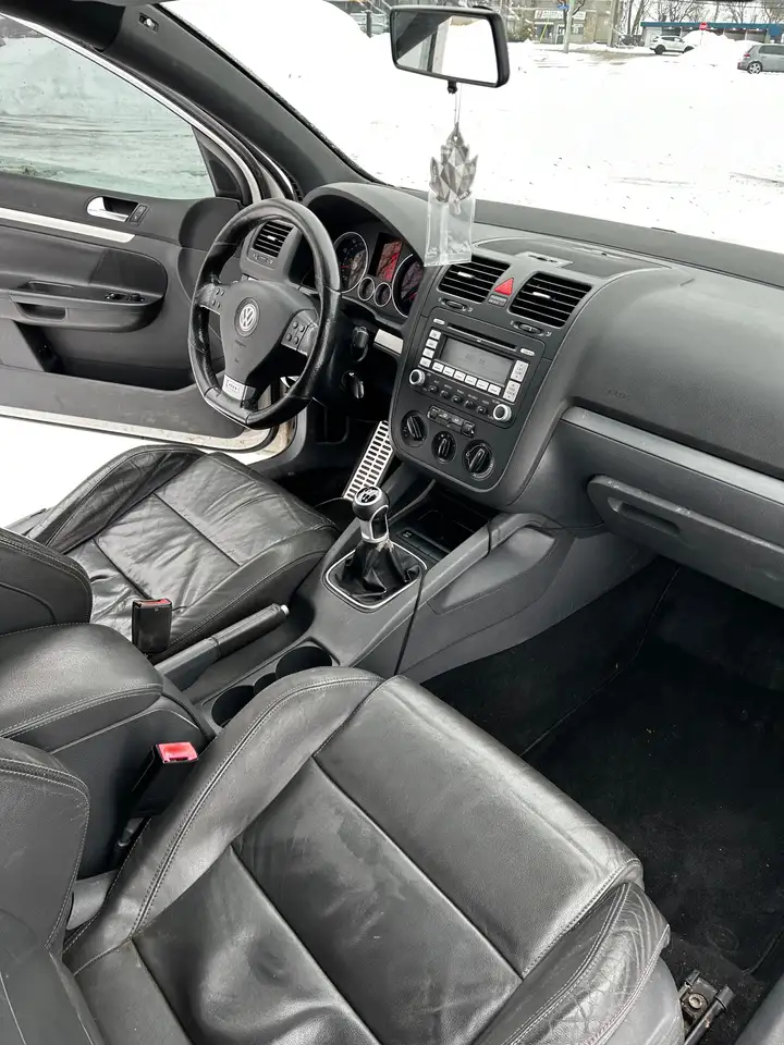 Volkswagen Golf GTI снимка Volkswagen Golf GTI