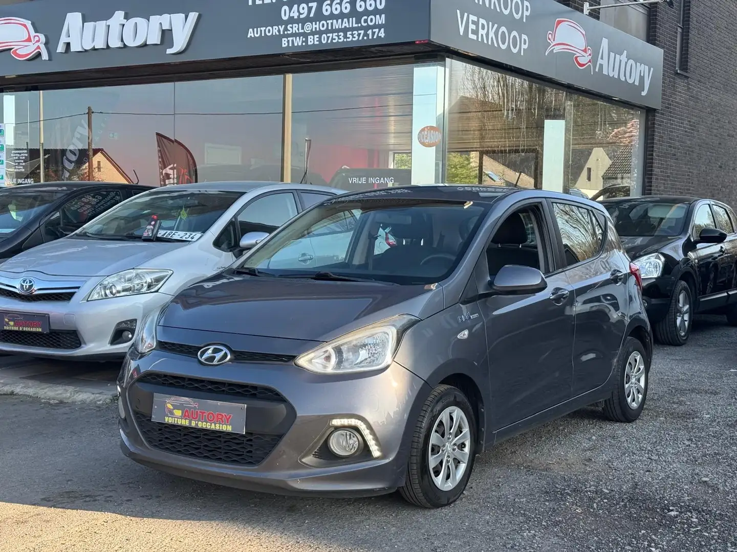 Hyundai i10 1.0i Blue Drive Gris - 1