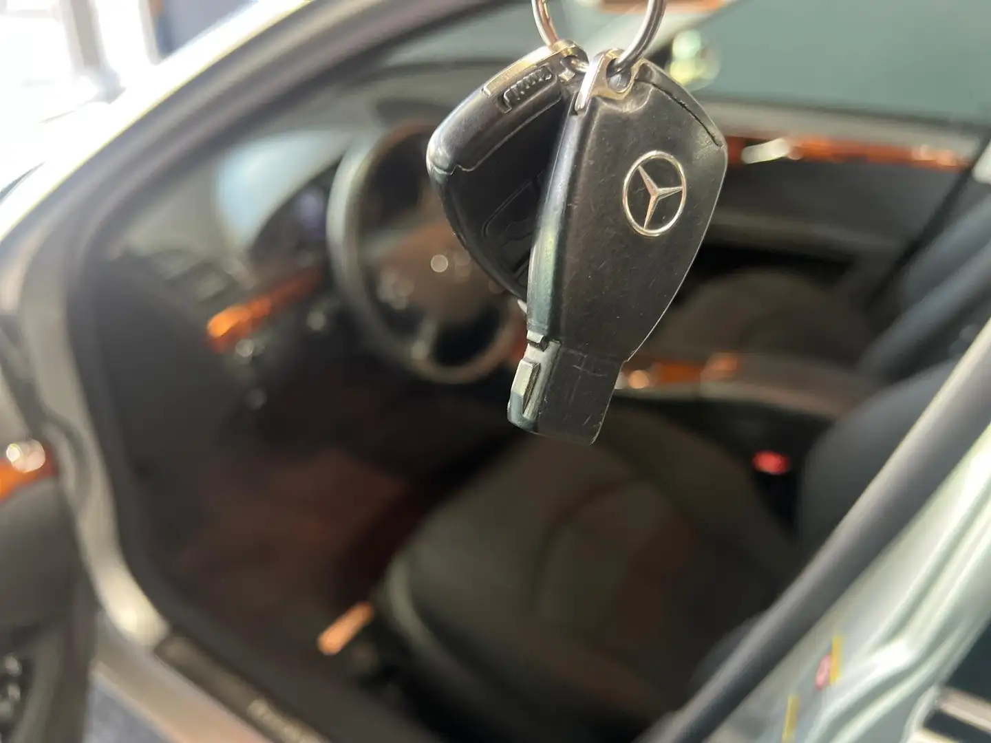 Mercedes-Benz E 240 E-Klasse Elegance (NEUWERTIG) Silber - 1