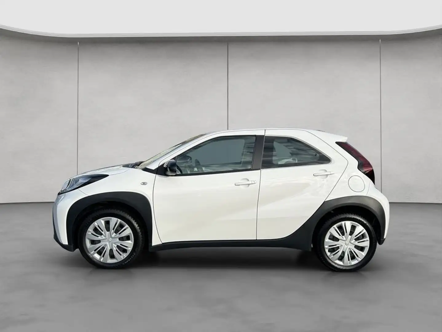 Toyota Aygo 1.0 X S-CVT Play Белый - 2