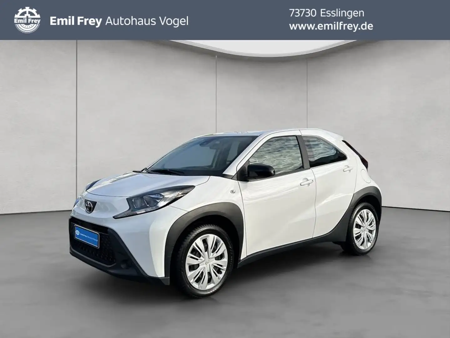 Toyota Aygo 1.0 X S-CVT Play Белый - 1