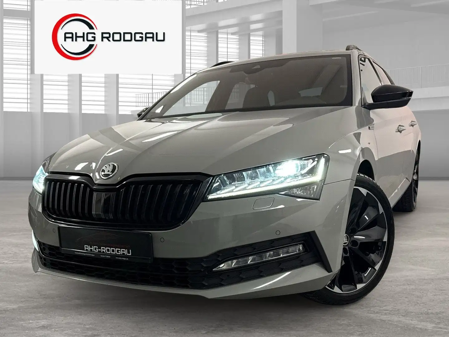 Skoda Superb Combi Sportline 4x4/KAMERA/AHK/MEMO Grau - 2