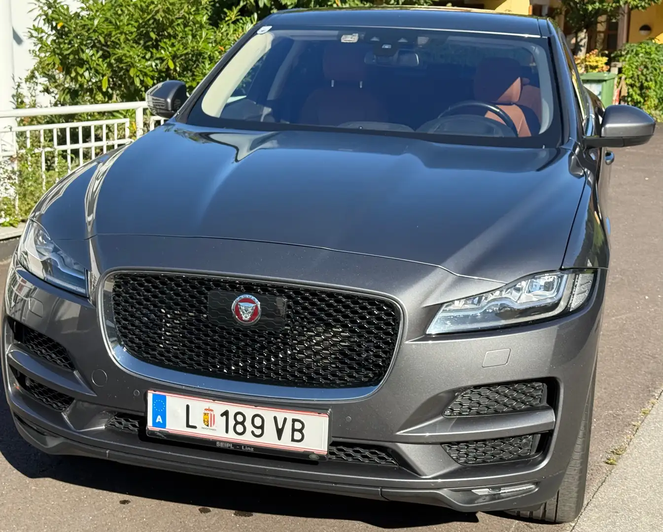 Jaguar F-Pace F-Pace 30d AWD Portfolio Aut. Portfolio Grau - 2